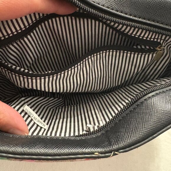 Floral Pattern Crossbody Bag With Gold Chain Strap & Black Accents - Picture 8 of 12